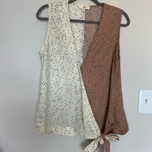 Anthropologie Tan and White Speckled Tank with Tie